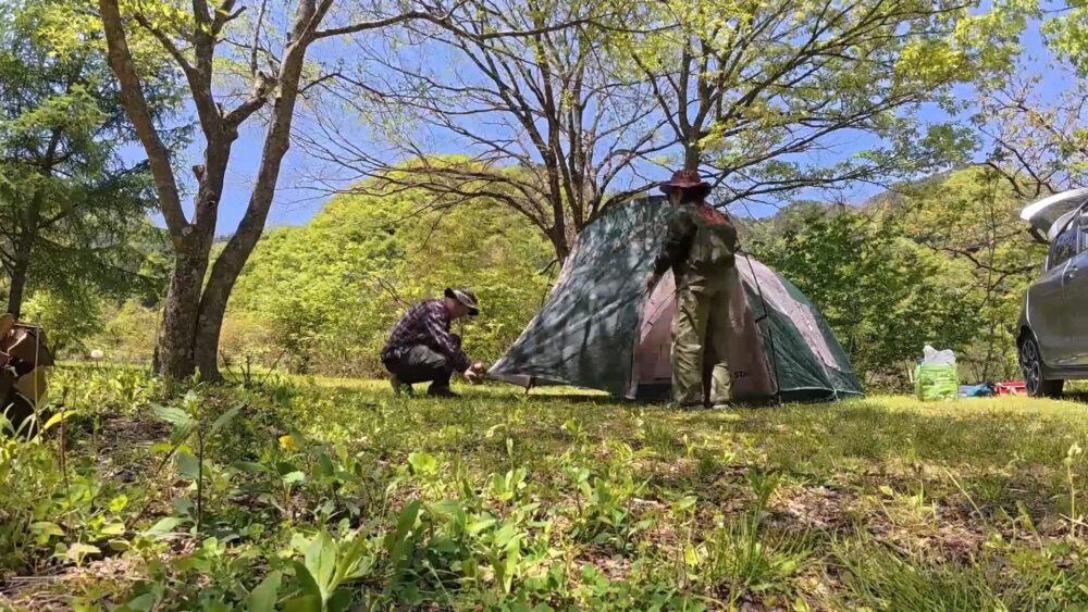 テント設営!2ルームタイプで快適キャンプ