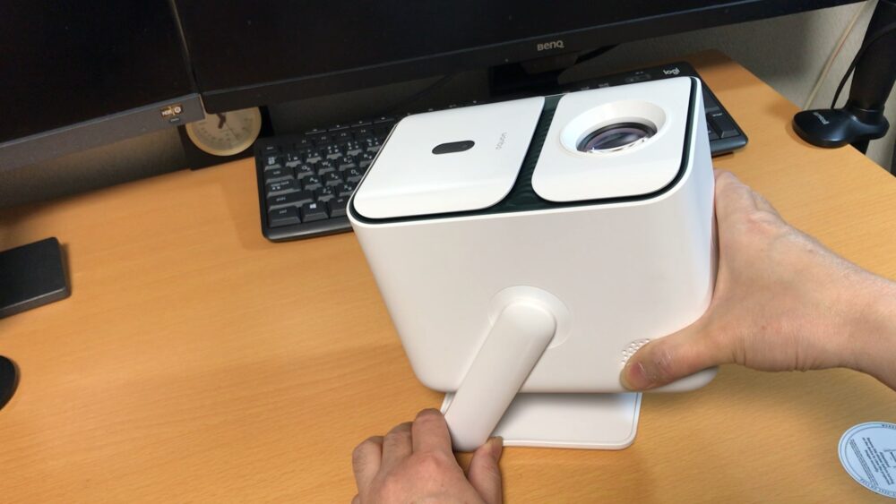 「Wanbo T2 Ultra」はあえて「固定しない」プロジェクターという新発想